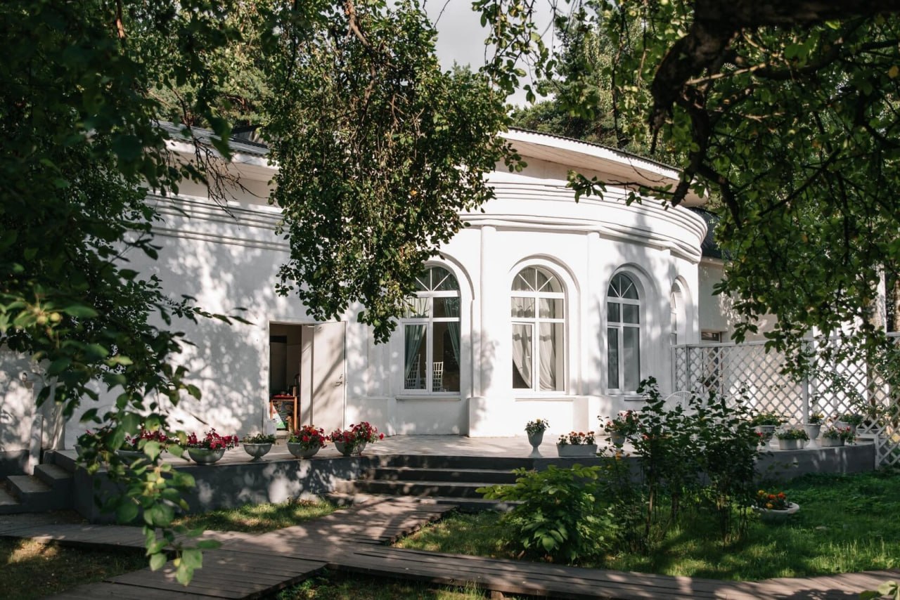 Терраса усадьбы Лесной берег